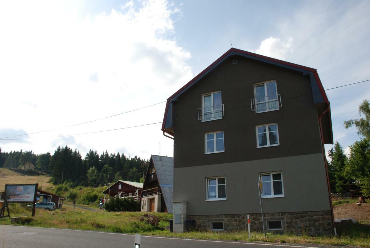Apartman Raketa Pernink Exterior foto